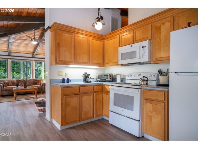 225 MONTEREY Ave, Lincoln City, OR 97367