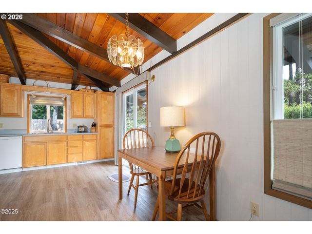 225 MONTEREY Ave, Lincoln City, OR 97367