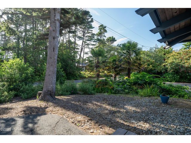 225 MONTEREY Ave, Lincoln City, OR 97367