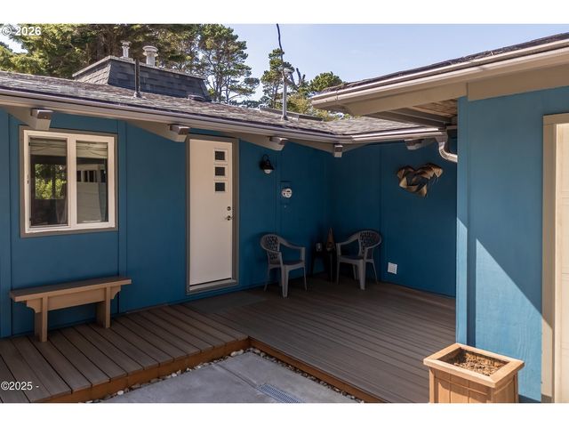 225 MONTEREY Ave, Lincoln City, OR 97367