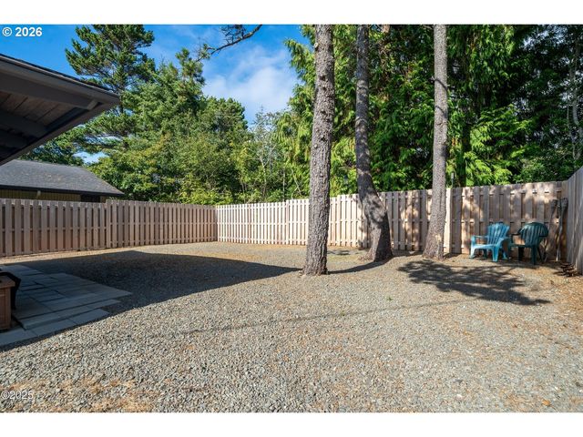 225 MONTEREY Ave, Lincoln City, OR 97367