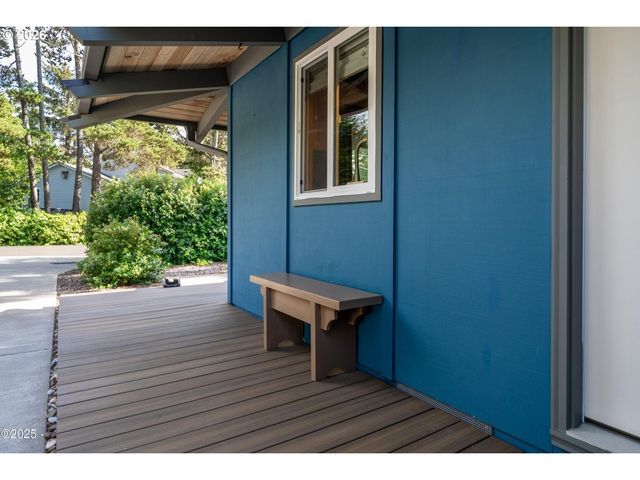 225 MONTEREY Ave, Lincoln City, OR 97367