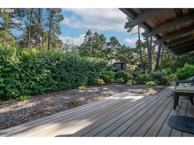 225 MONTEREY Ave, Lincoln City, OR 97367