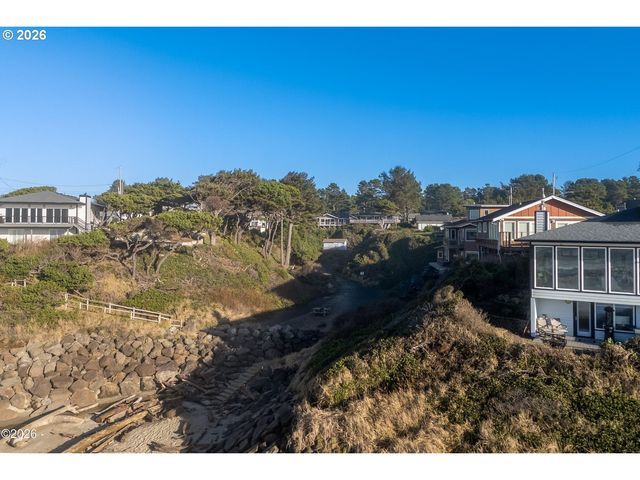 225 MONTEREY Ave, Lincoln City, OR 97367