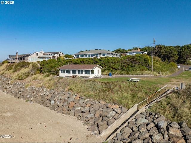 225 MONTEREY Ave, Lincoln City, OR 97367