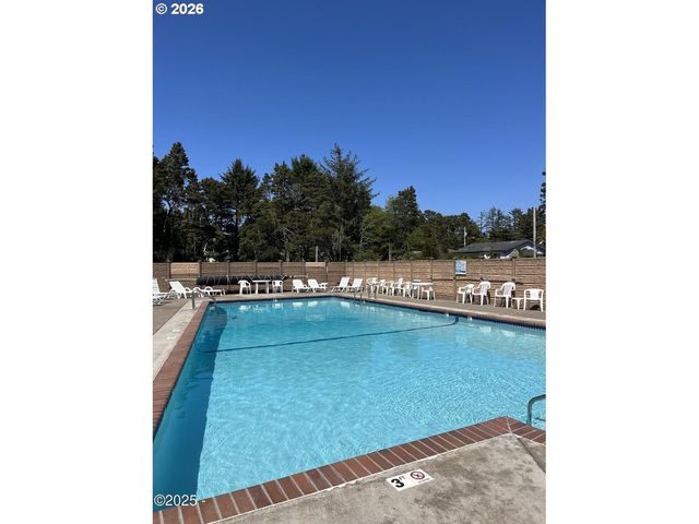 225 MONTEREY Ave, Lincoln City, OR 97367