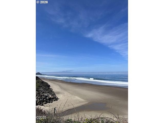 225 MONTEREY Ave, Lincoln City, OR 97367