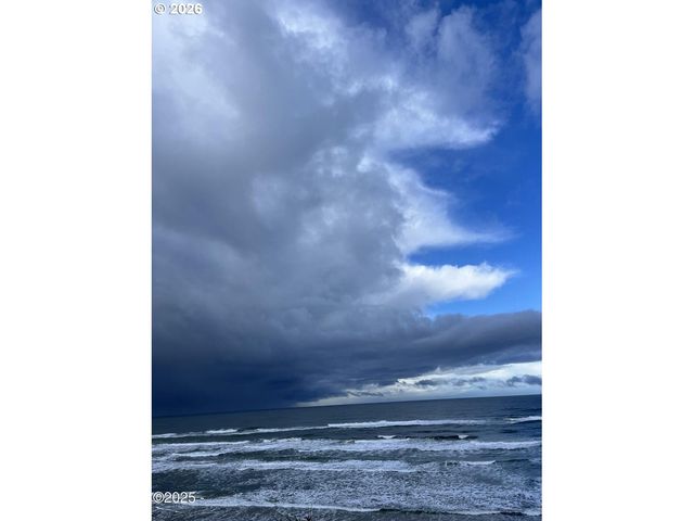 225 MONTEREY Ave, Lincoln City, OR 97367