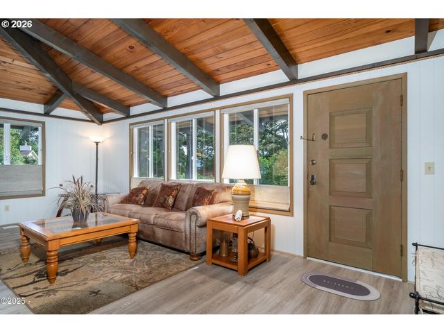 225 MONTEREY Ave, Lincoln City, OR 97367