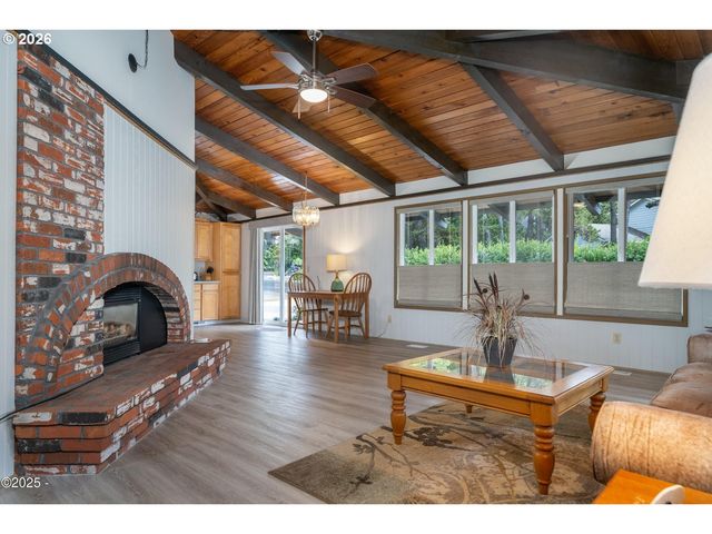225 MONTEREY Ave, Lincoln City, OR 97367