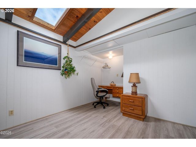 225 MONTEREY Ave, Lincoln City, OR 97367