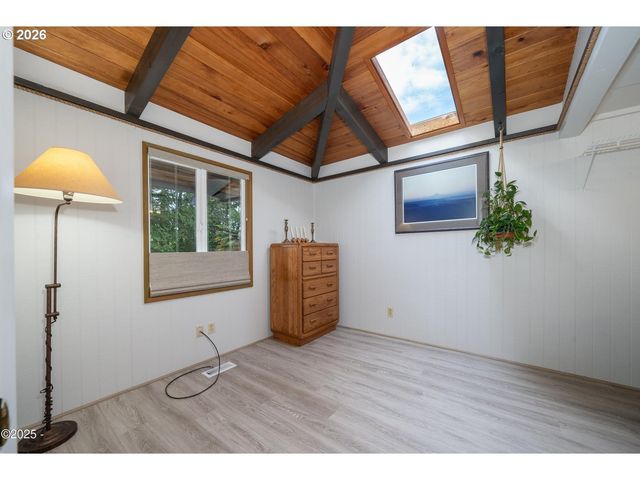 225 MONTEREY Ave, Lincoln City, OR 97367