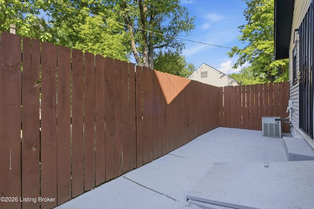 814 Winkler Ave, Louisville, KY 40208