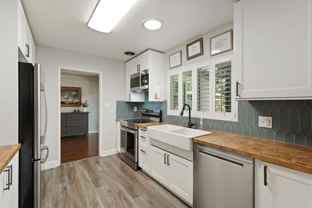 701 Holly Dr, Lodi, CA 95240