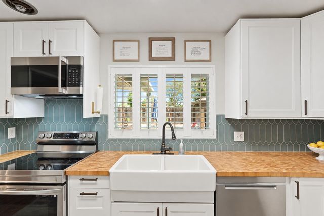 701 Holly Dr, Lodi, CA 95240