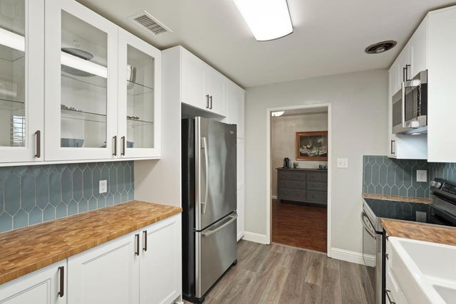 701 Holly Dr, Lodi, CA 95240