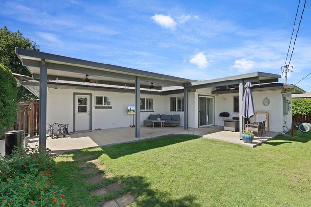 701 Holly Dr, Lodi, CA 95240