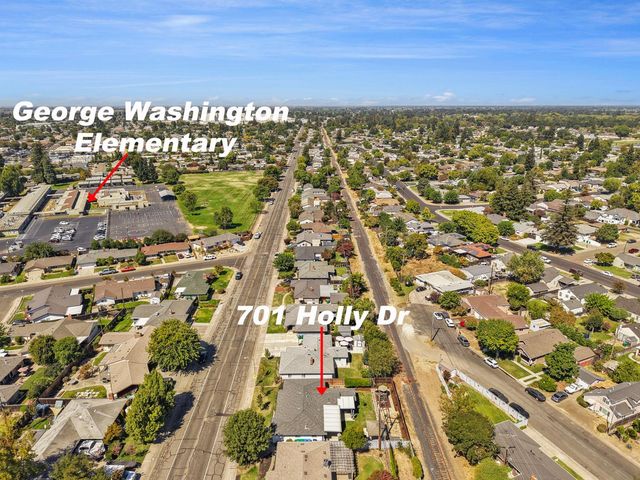 701 Holly Dr, Lodi, CA 95240