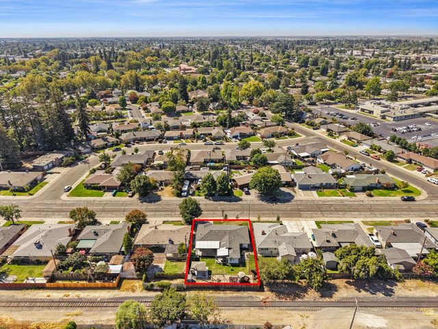 701 Holly Dr, Lodi, CA 95240