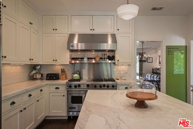 3145 La Suvida Drive, Los Angeles, CA 90068