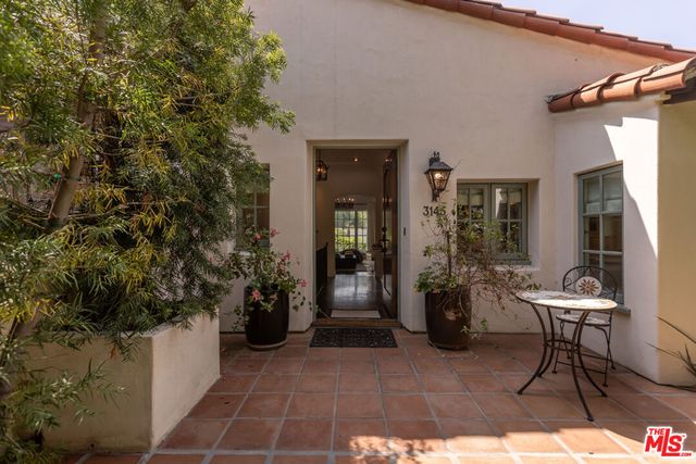 3145 La Suvida Drive, Los Angeles, CA 90068