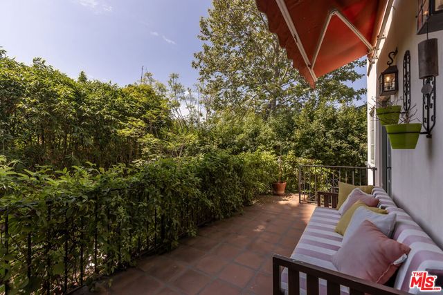 3145 La Suvida Drive, Los Angeles, CA 90068