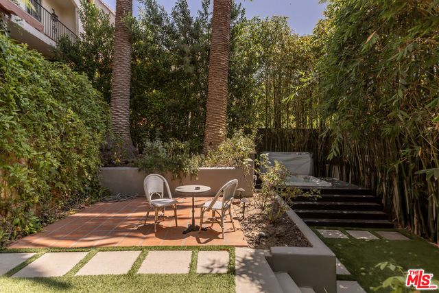 3145 La Suvida Drive, Los Angeles, CA 90068