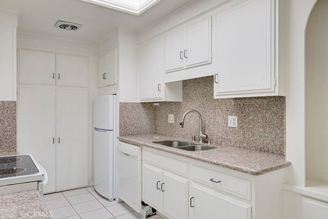 2276 Via Mariposa N, Laguna Woods, CA 92637