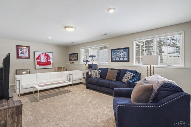 24 W Drake Drive, Saginaw, MI 48603