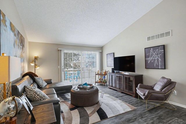 24 W Drake Drive, Saginaw, MI 48603