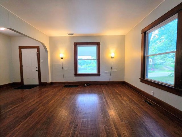 2906 Lafayette Street, St Joseph, MO 64507