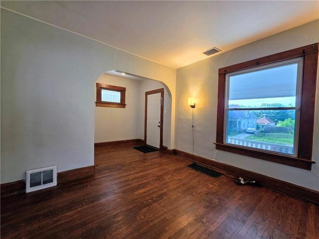 2906 Lafayette Street, St Joseph, MO 64507