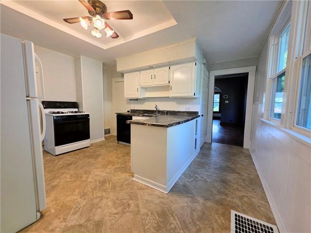 2906 Lafayette Street, St Joseph, MO 64507