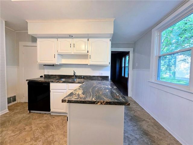 2906 Lafayette Street, St Joseph, MO 64507