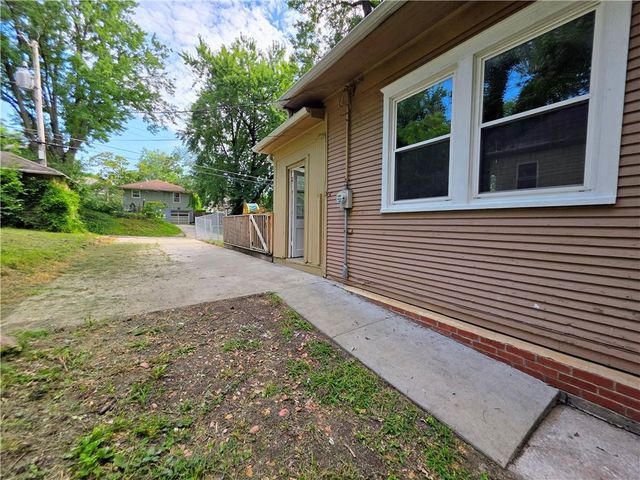 2906 Lafayette Street, St Joseph, MO 64507