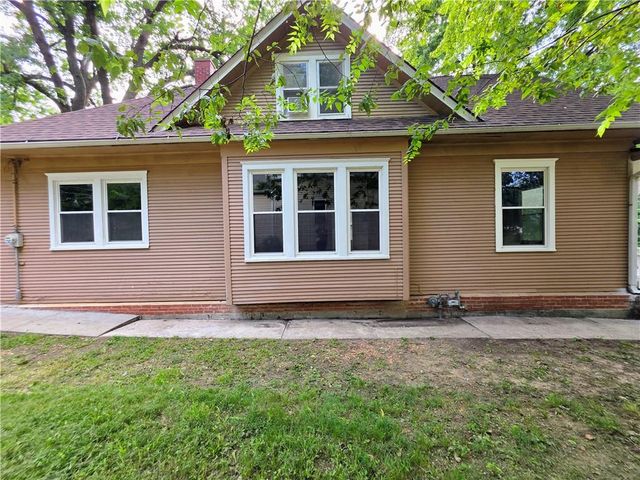2906 Lafayette Street, St Joseph, MO 64507