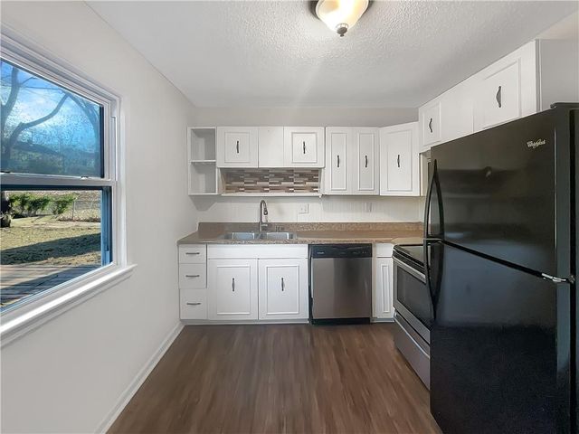 6705 N Charlotte Street, Kansas City, MO 64118