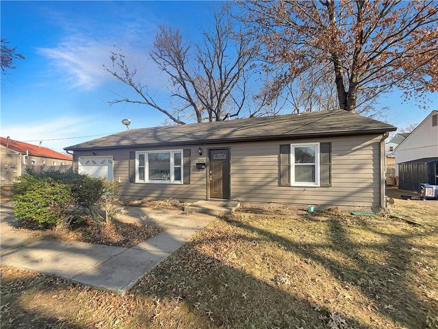 6705 N Charlotte Street, Kansas City, MO 64118