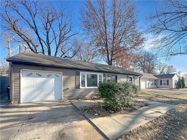 6705 N Charlotte Street, Kansas City, MO 64118