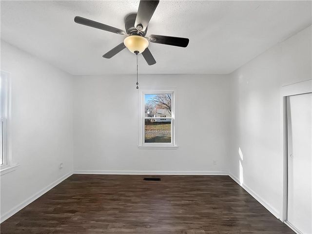 6705 N Charlotte Street, Kansas City, MO 64118