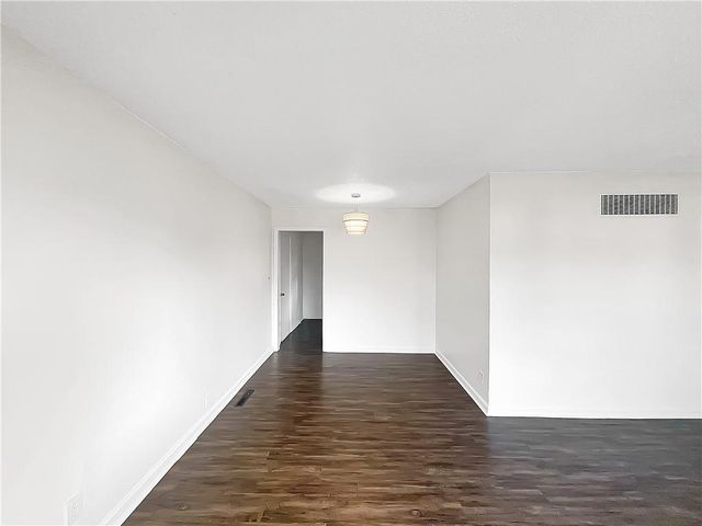 6705 N Charlotte Street, Kansas City, MO 64118