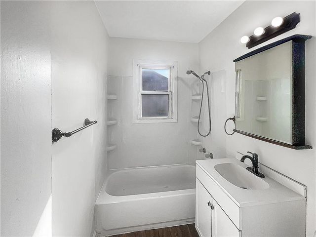 6705 N Charlotte Street, Kansas City, MO 64118