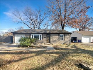 6705 N Charlotte Street, Kansas City, MO 64118