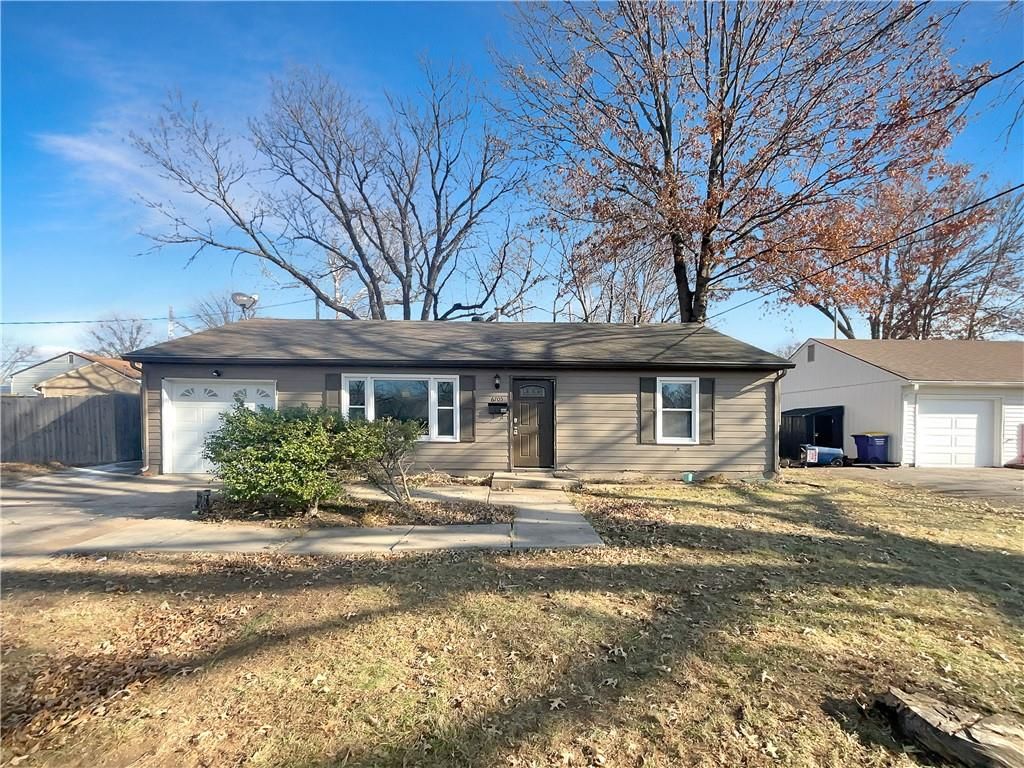 6705 N Charlotte Street, Kansas City, MO 64118