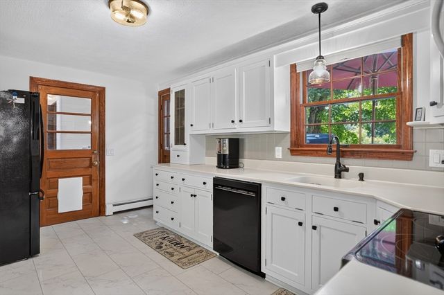 83 Crestwood Dr, Northborough, MA 01532