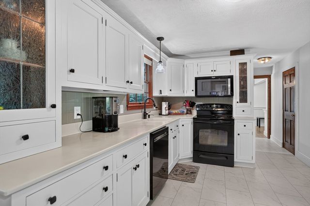83 Crestwood Dr, Northborough, MA 01532