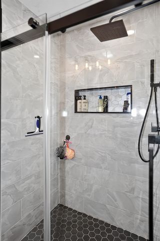 83 Crestwood Dr, Northborough, MA 01532