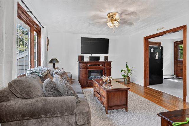 83 Crestwood Dr, Northborough, MA 01532