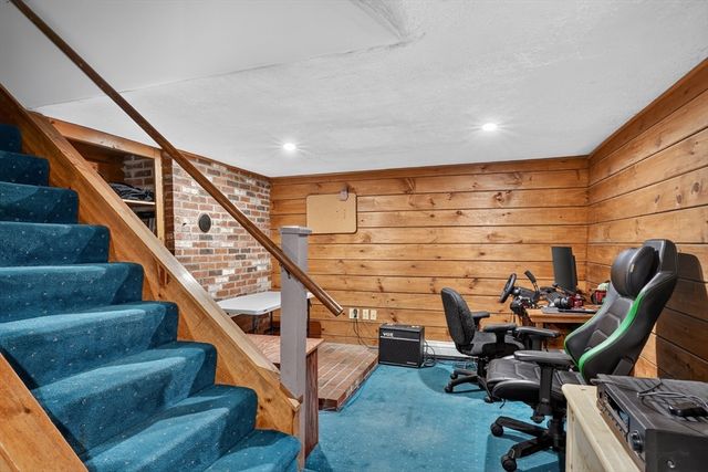 83 Crestwood Dr, Northborough, MA 01532