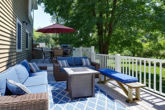83 Crestwood Dr, Northborough, MA 01532